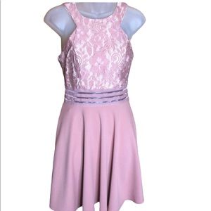 dusty pink mini dress with lace top size small Xtraodinany special Occassion
